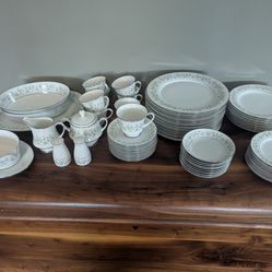 Noritake Dinner Set