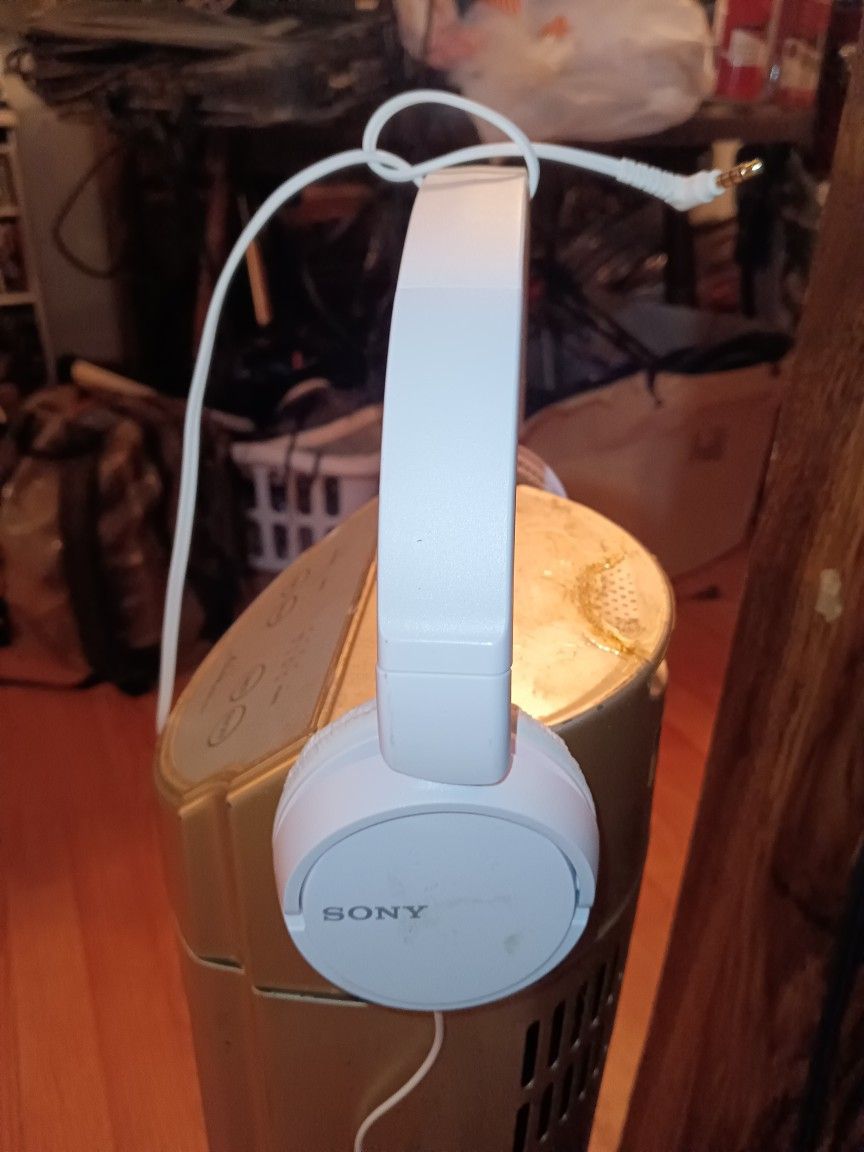 SONY{white foldable stereo headphones}