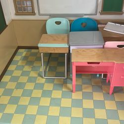 Doll School With 4 Desks! 