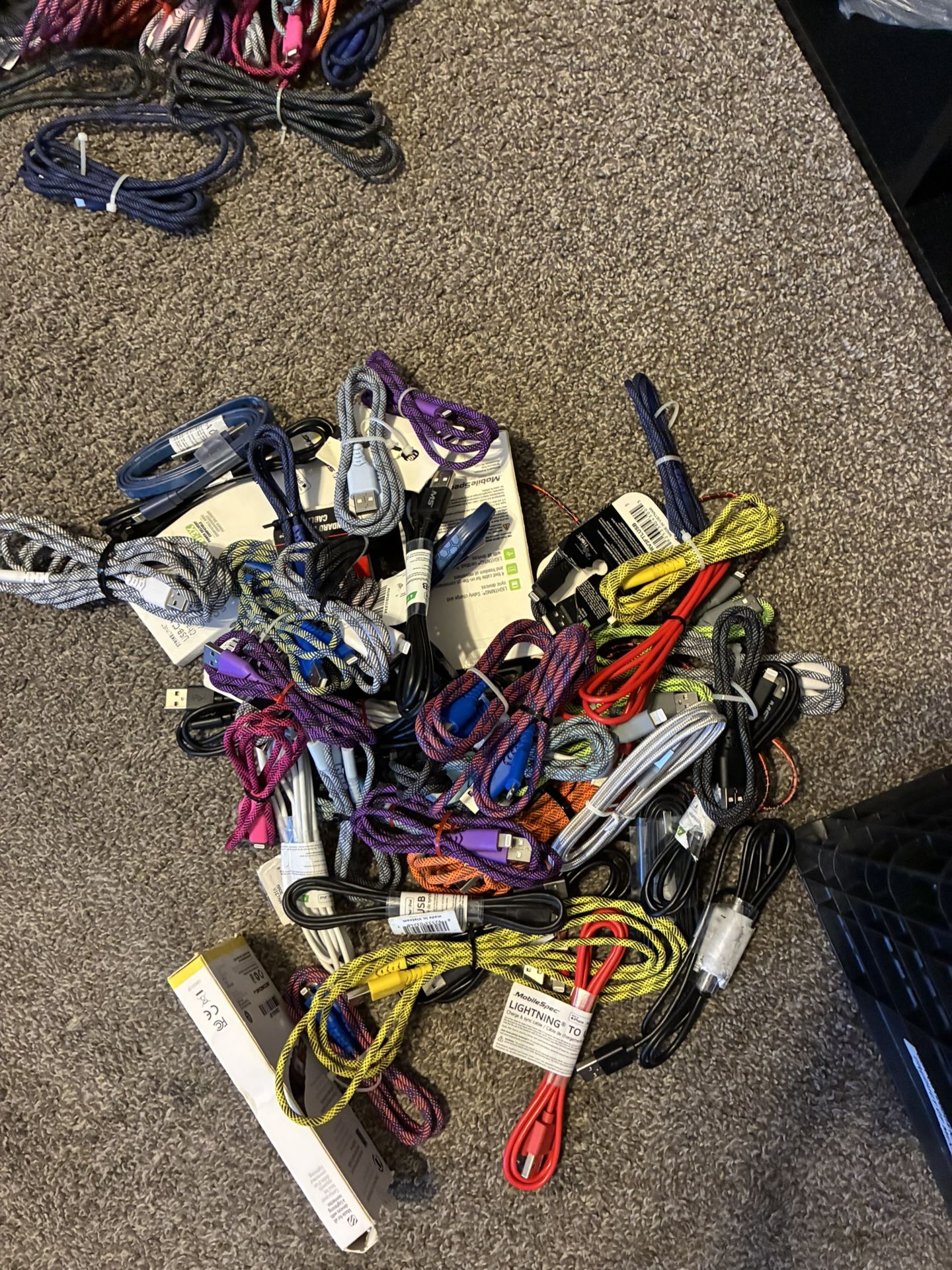 250-iPhone/iPad Charge/Data/Sync Fast Charge Cables