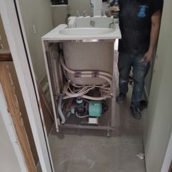 Walk- In Jacuzzi Tub, Works , Like New