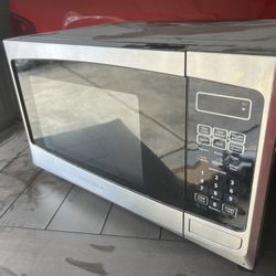 Insignia Microwave 