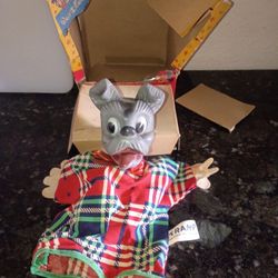 1950s MIB WALT DISNEY Hand Puppet with barking squeaky inside works great 