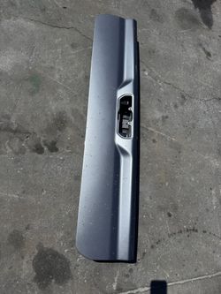 21 Sierra 2500 Upper Tailgate