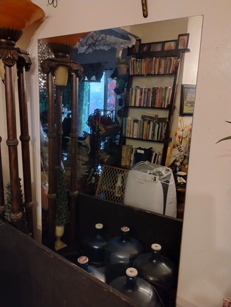 Mirror 8 Ft Tall 4 Ft Wide  No Cracks