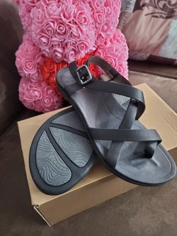 Olukai Upena Black Women s Sandals for Sale in Placentia CA OfferUp