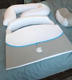 FOR SALE $99. - MedCline Medicinal Shoulder Relief Pillow System Large - Retail $240 - Like New, Excellent Condition.