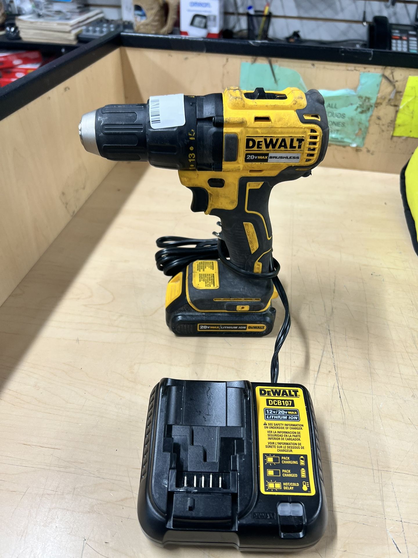 DEWALT 20V DRILL & BATERY W/ CHARGER SELLING FOR $99‼️