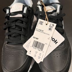 Reebok Shoes Size 4  New Never Worn