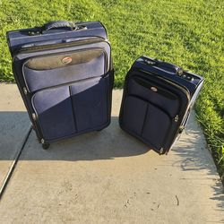 American Tourister Matching Swivel Wheeled suitcases.
35.00 for the LG and 25.00 for the Carry-On