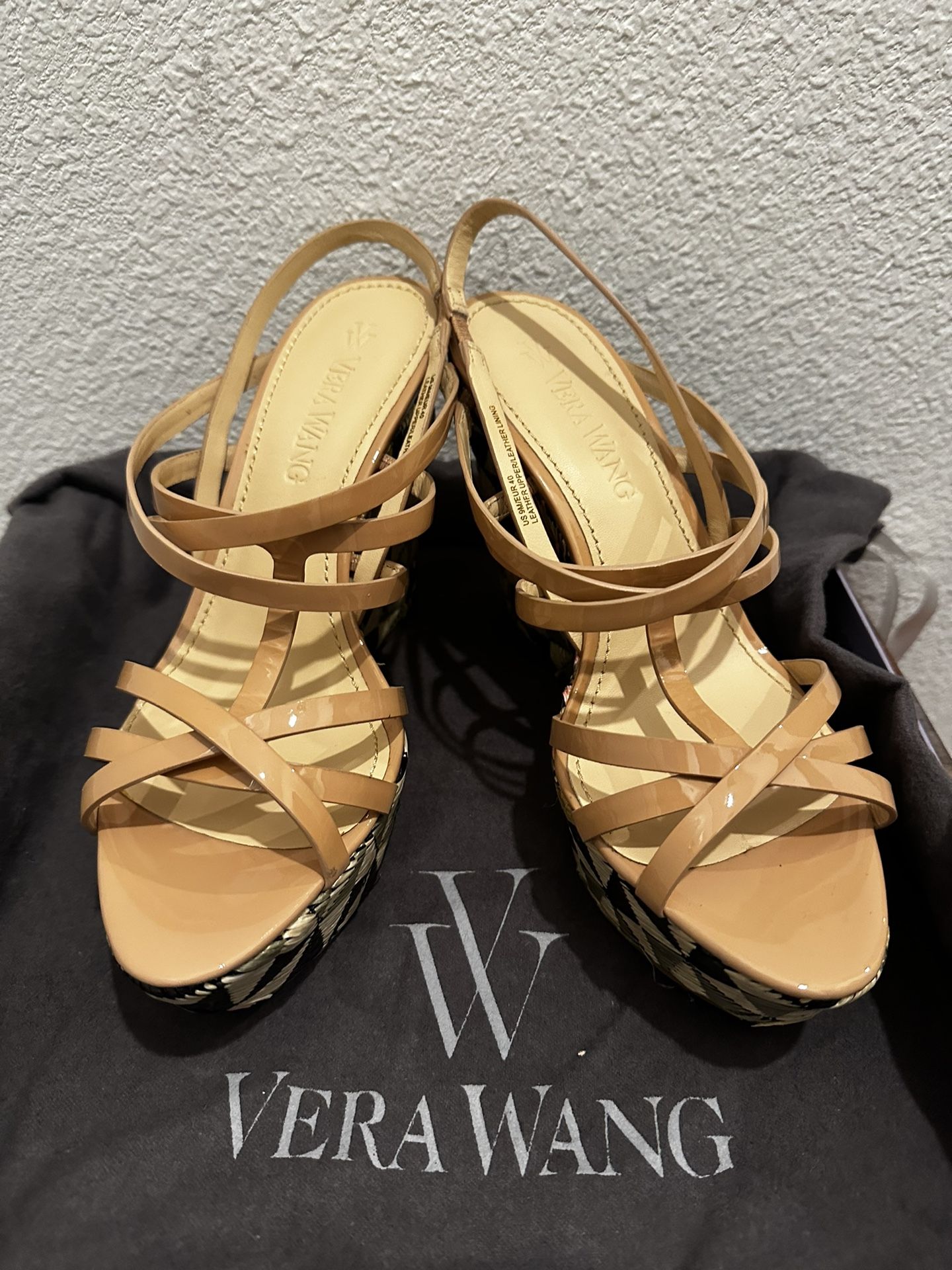 Vera wang hot sale wedge sandals