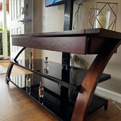 Lightly Used TV Stand With drawer - Great Condition 