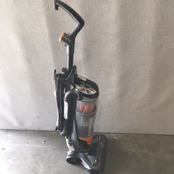 Bissel Vacuum Works Great   40 Has Hose For Pet Hair Removal 