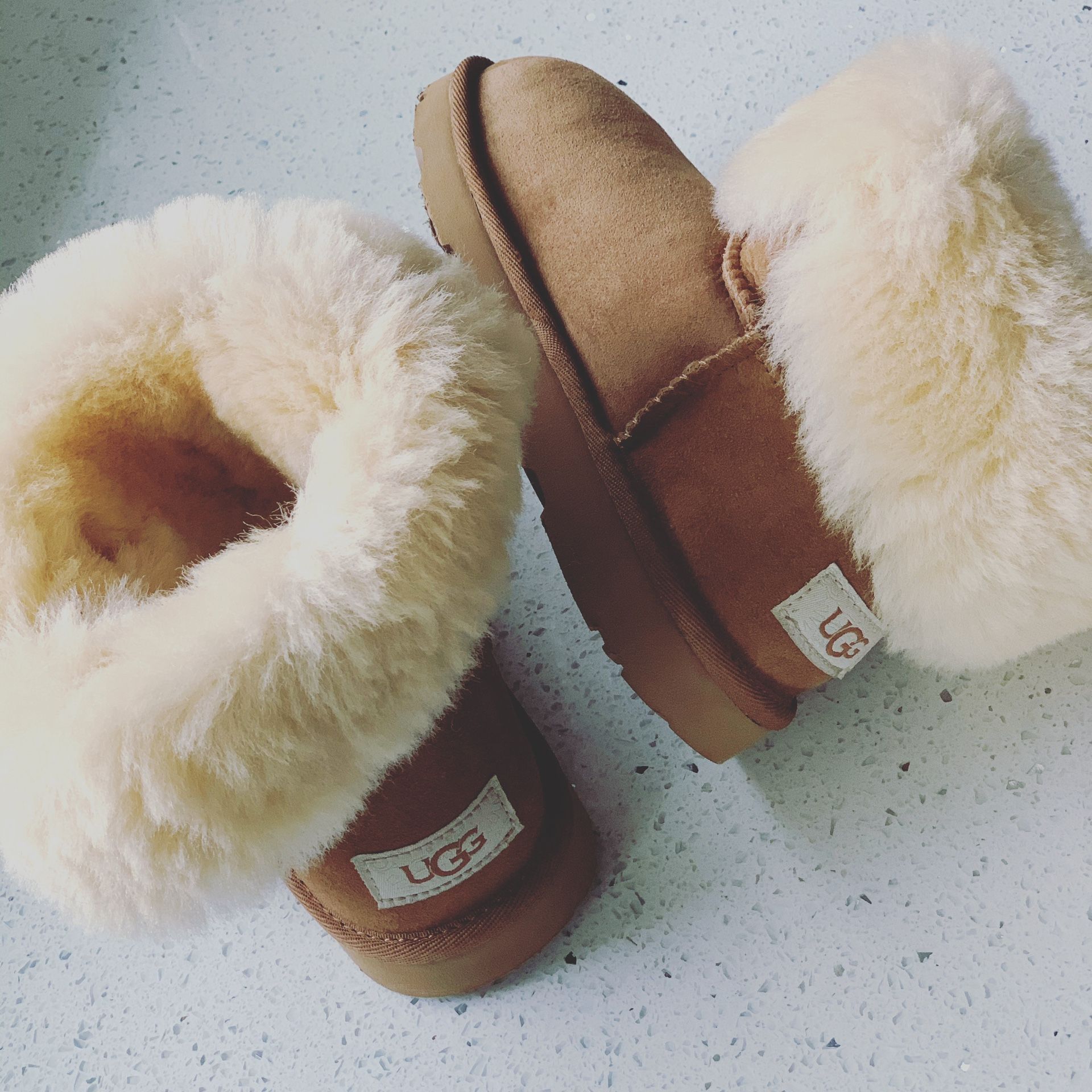 Like New Kids Girls Size 1 UGG Winter Boots in Chestnut
