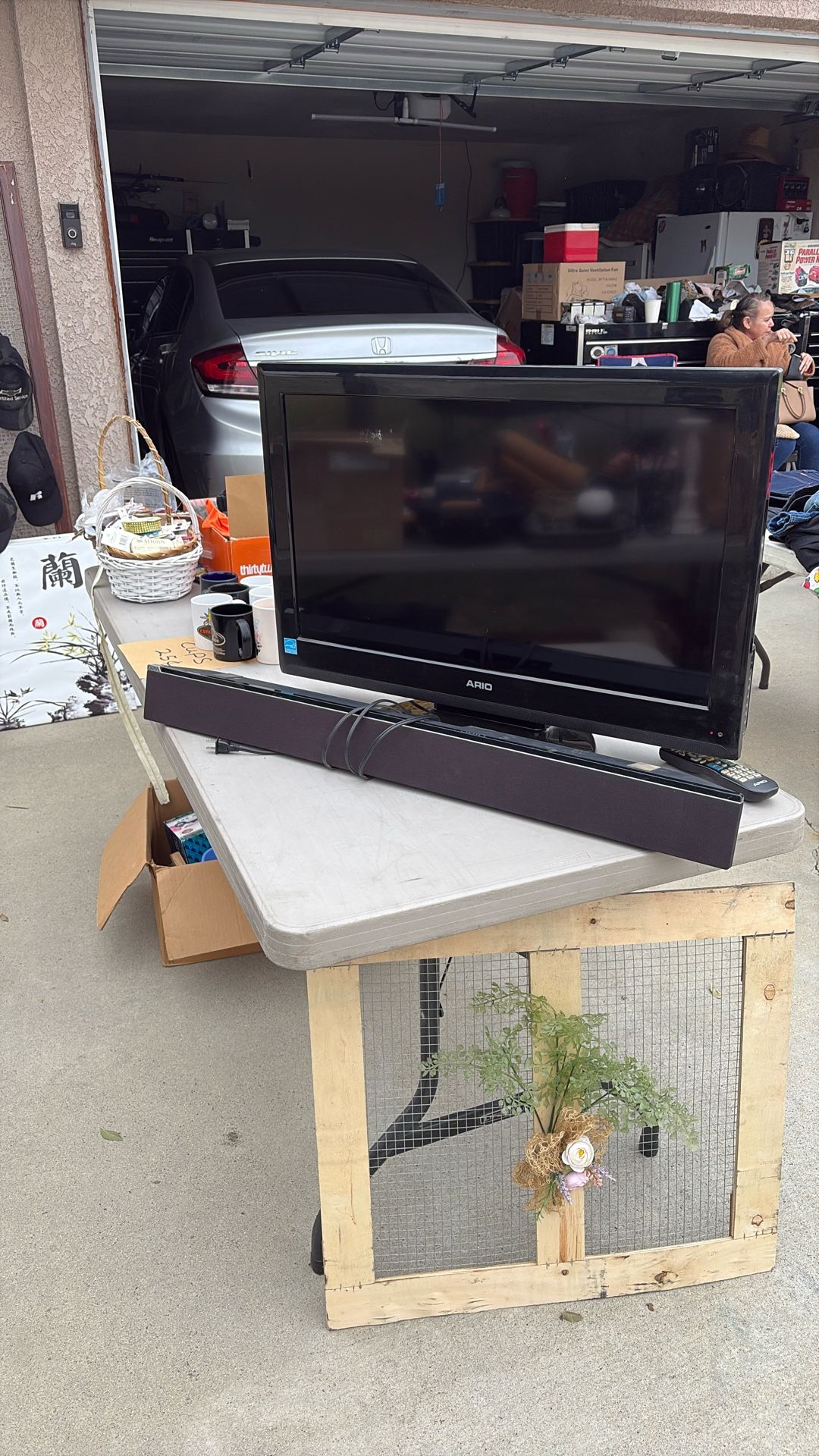 32” Tv And Sound Bar