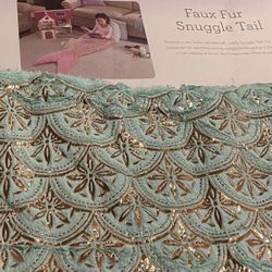 Faux fur Snuggle Tail / New