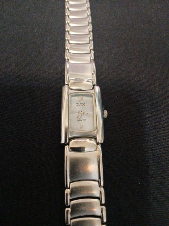 Gucci Ladies Watch Like New, No Scratches
