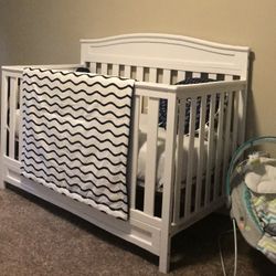 Convertible Crib, Mattress, & Sheets