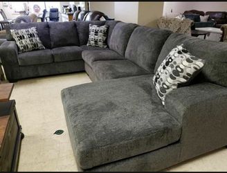 Ballinasloe - Sectional - Gray, Dark / 3-Piece Sectional with Right-Arm Facing Chaise