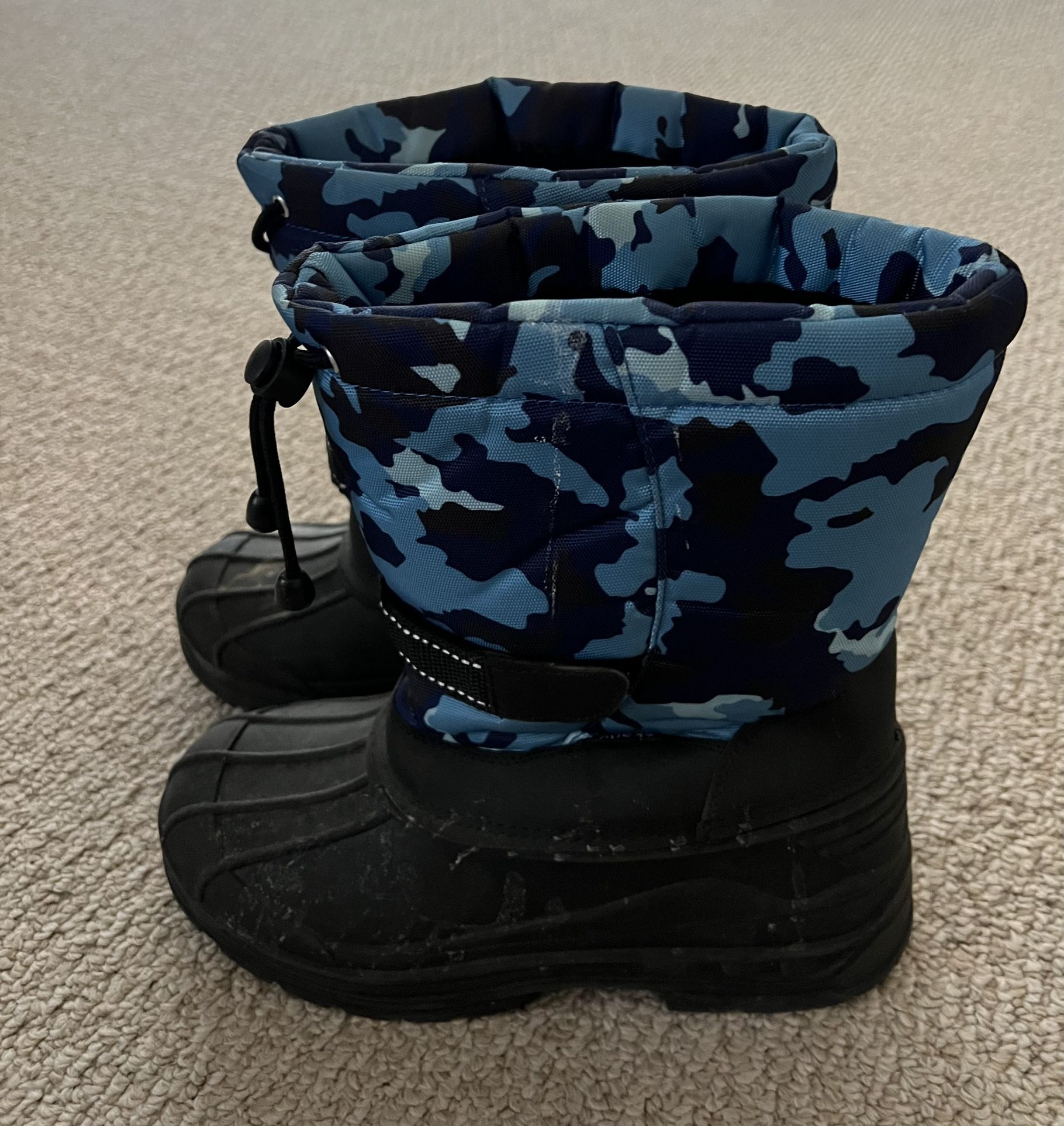 Blue Camouflage Snow Boots Youth/Men Size 6, Womens Size 8