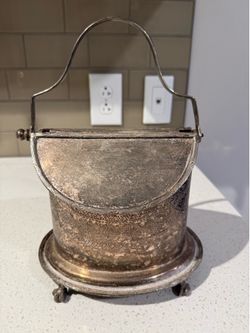 Victorian silver-plated biscuit barrel with handle