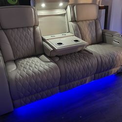 BEST DEAL! NEW MERCEDES S CLASS LEATHER LOADED SOFA !!