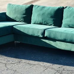 Beautiful Emerald Green Sofa Couch Sectional With Chaise (Delivery Available)