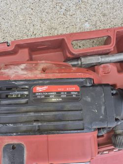 MILWAUKEE  DEMOLITION HAMMER   (FIRM)
