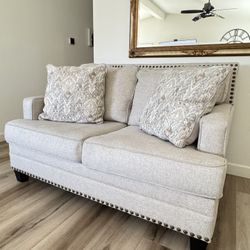 🔥 Claredon Linen Sofa & Loveseat Set – $800 for BOTH! 🔥
