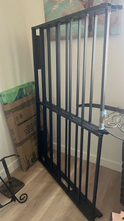 Queen bed frame (collapsible)