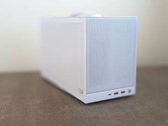 White SFF ITX Desktop Computer Case with 650w SFX Power Supply