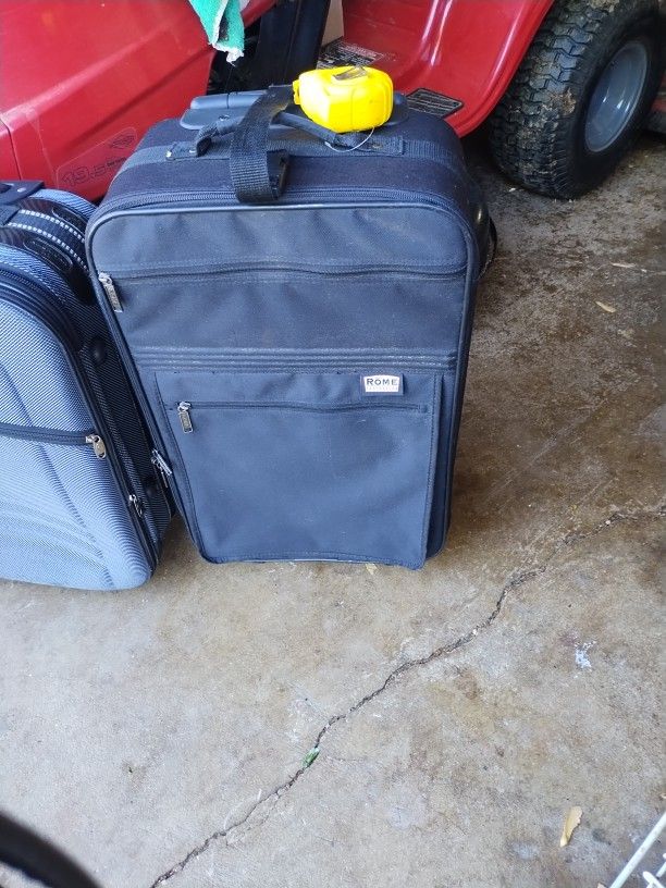 23 X 14 Rome Collection Suitcase $12 Firm! Carol Stream 60188