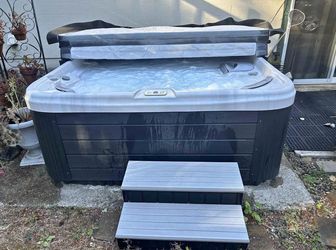 6 person Hot Tub