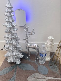 Christmas Decor Lot – 4 Pieces for $20