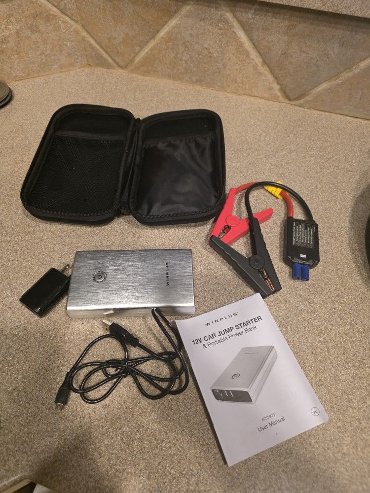 Winplus AC55929 Portable 8000mAh Car Jump Start & Power Bank with Case & Cables