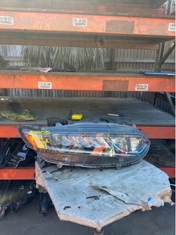 Honda ACCORD HYBRID RIGHT USED OEM HEADLIGHT (2018-2020)