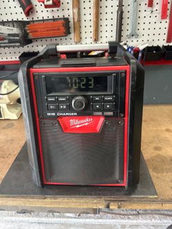 M18 radio charger