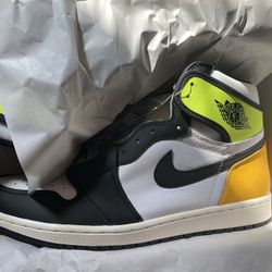 Air Jordan 1 Volt Gold