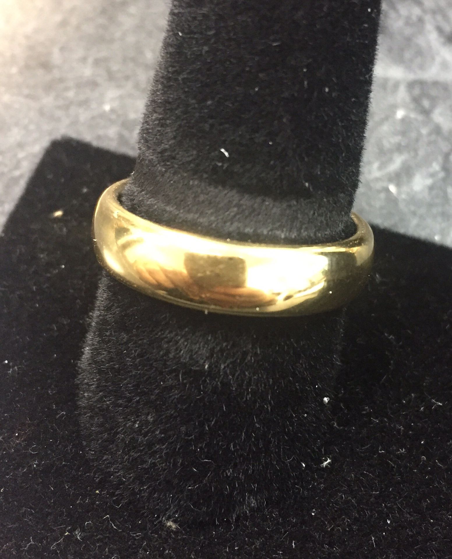 Authentic TIFFANY AND CO 18k Yellow Gold Wedding Band.