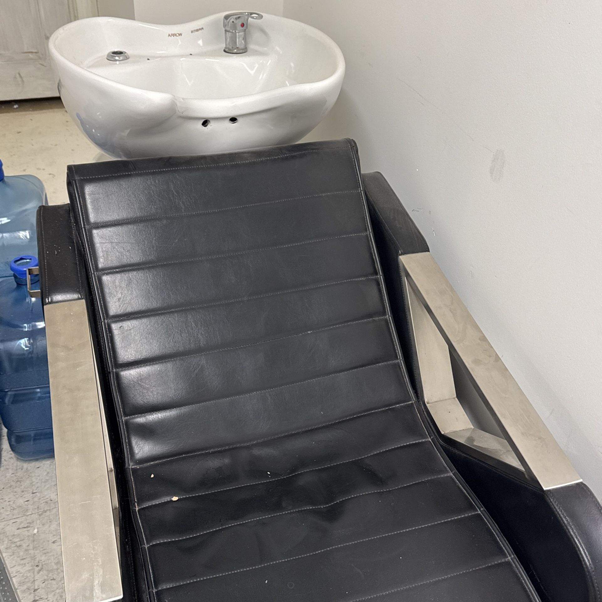 2 Shampoo Bowls