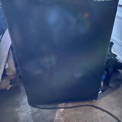 Insignia Mini Fridge 