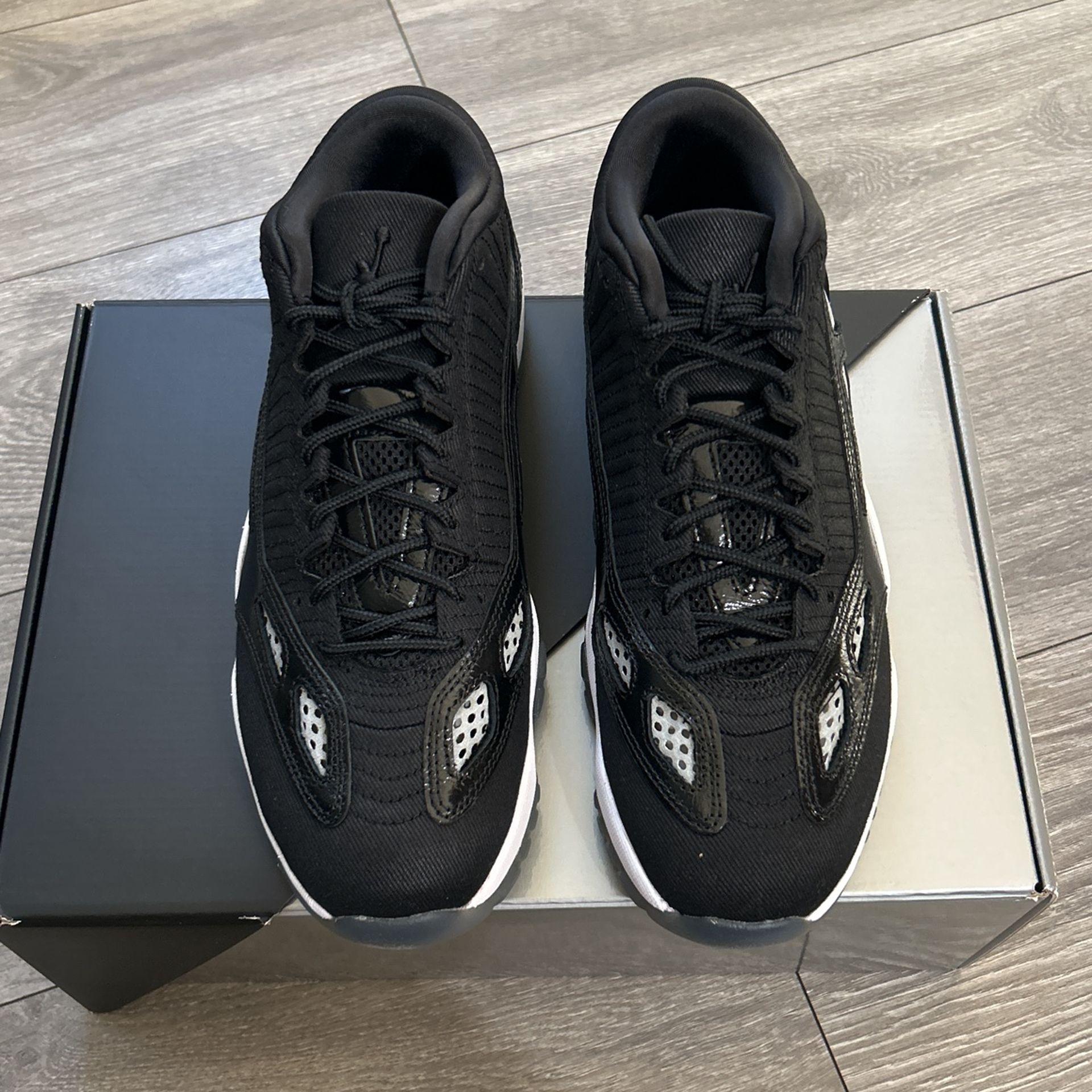 Air Jordan 11 Retro Low IE