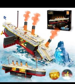 2288 pieces Titanic Ship Building Blocks Movie Game Luxury Iceberg Cruise Ship Boat Wreck Model Bricks Toys For Children Gift  FREE SHIPPING  Comes wi