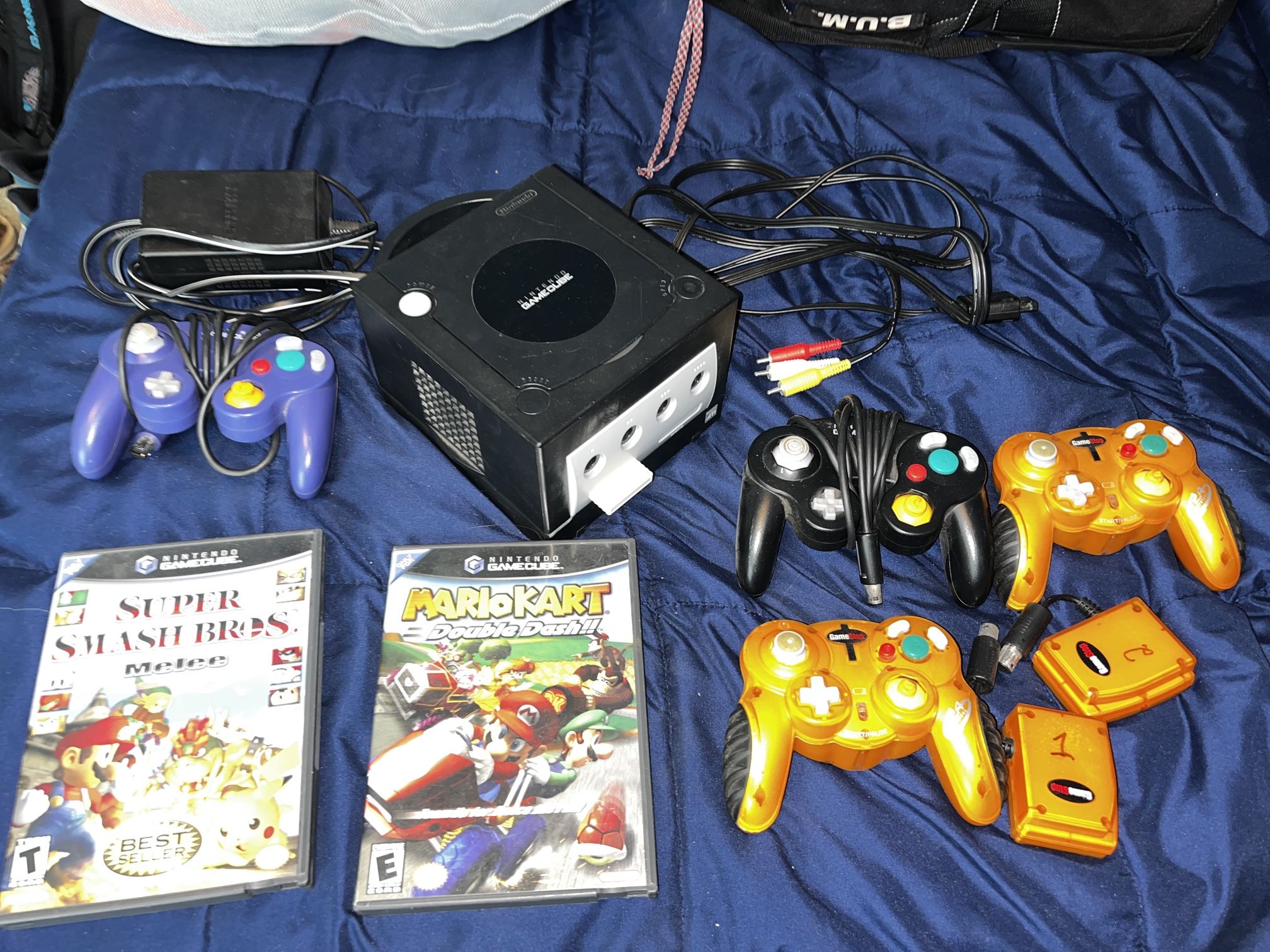 Nintendo Gamecube + 4 controllers + 3 games