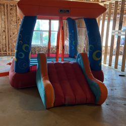 Jump N Play Bounce House 