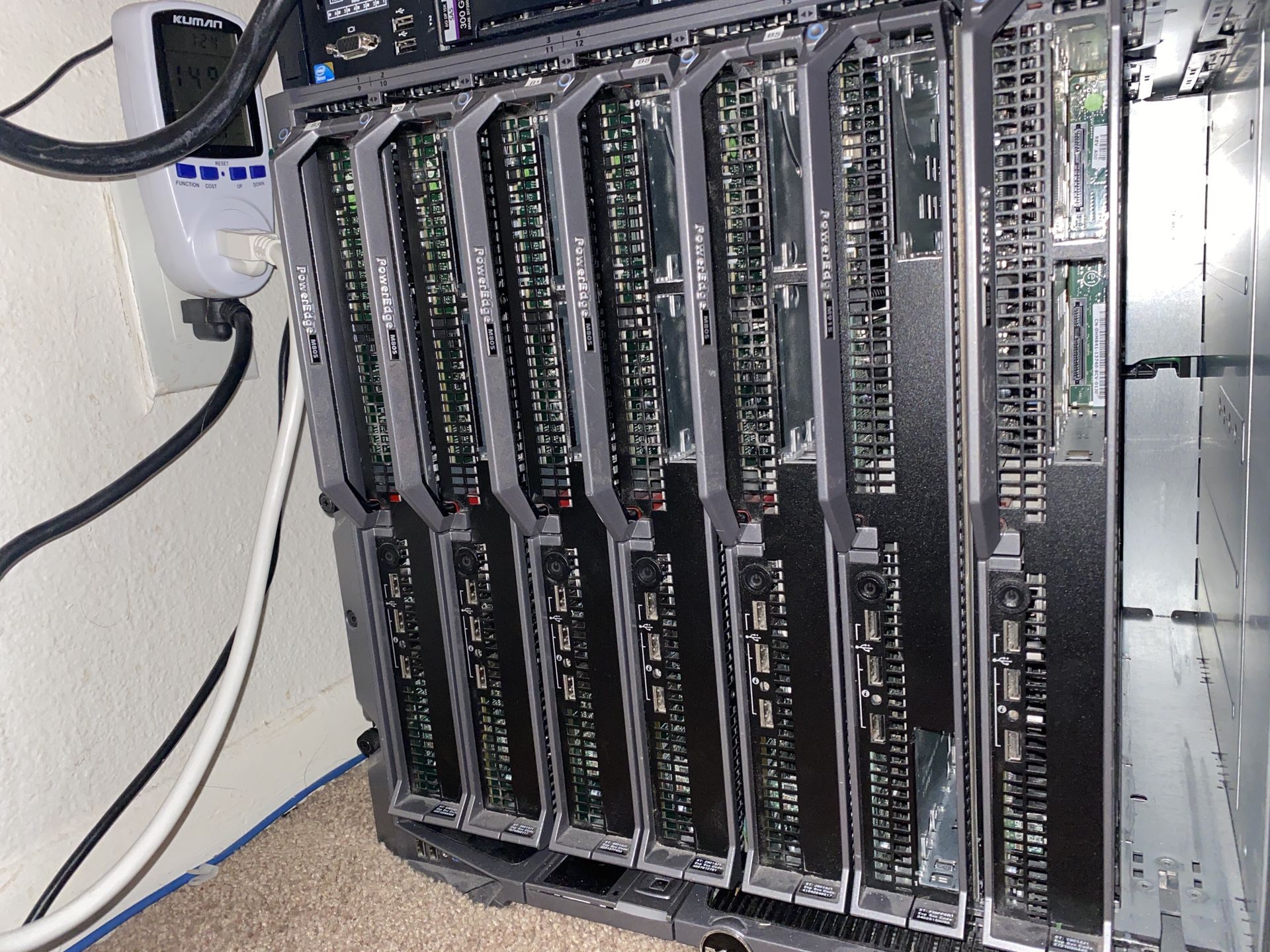 Dell Poweredge M1000e 10U blade server setup (6x Poweredge M805 1x M915)