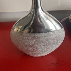 silver-toned Flower vase 