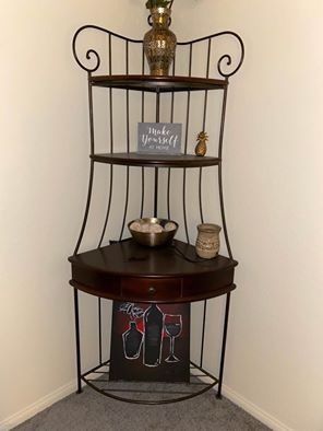 Corner shelf