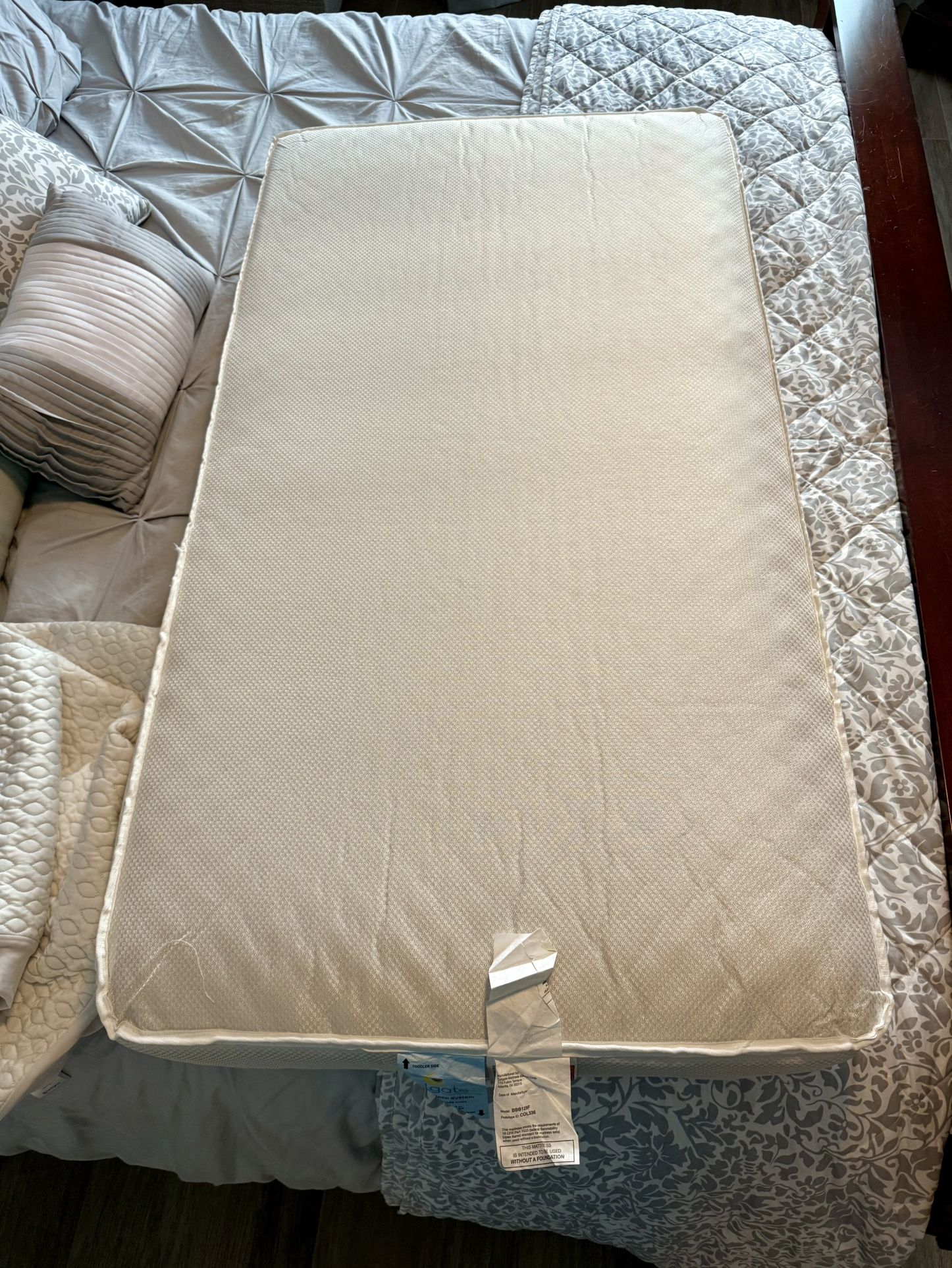 Colgate Dual System Crib Mattress + 2 Mattress Protectors