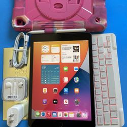 Apple IPad 7th Generation (10.2” Retina / IOS 18 / Touch ID ) 32GB with stylus pen, keyboard, case  & Accessories (128GB $249) 